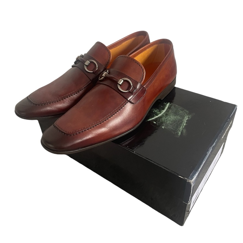 Magnanni Voto Leather Loafer in Cognac brown, Men’s US Size 11 (US) / 44 (EU)